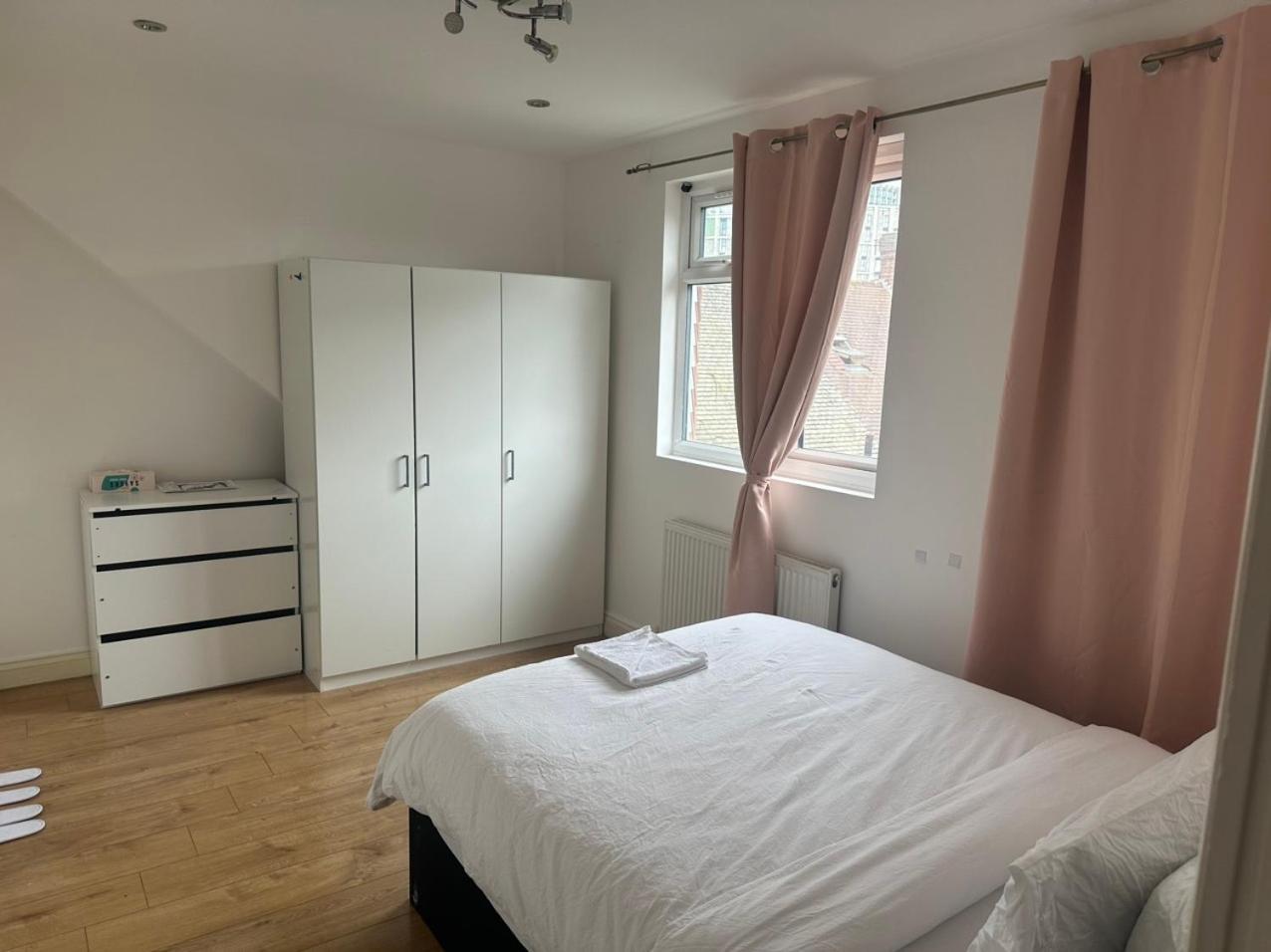 Tran Uk Homestay London Exterior photo